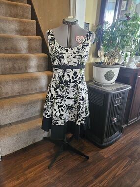Jessica Howard Black & White Floral Fit-and-Flare Midi Dress with Green Accents